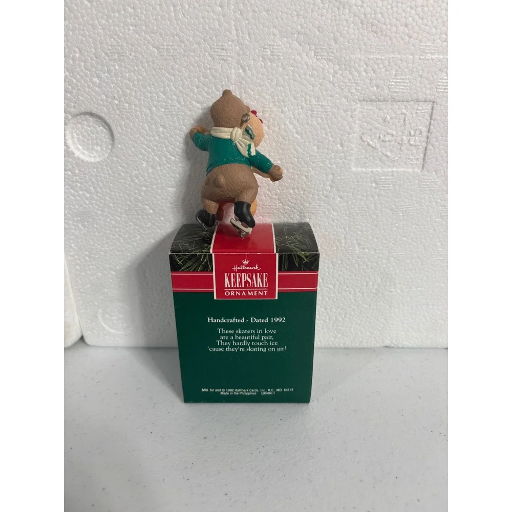 Hallmark Keepsake Ornament Love to‎ Skate Christmas 1992 Bear Couple Ice Skating